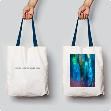 流光藝境ZHEN-RU藝術印花帆布袋藍紫幻彩款，喜仕達Sisters承製